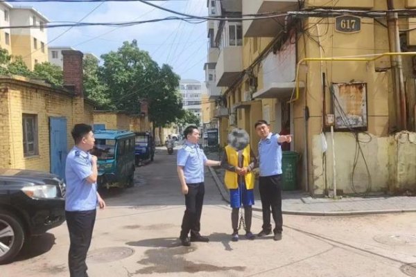 富裕配 男子情绪失控杀害女友，逃亡25年后落网：没用过手机和身份证，梦里全是血和锤子