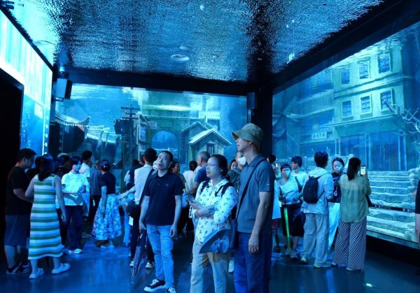 融丰配资 江底千年古镇日均迎客万人 水下的乡愁成顶流网红